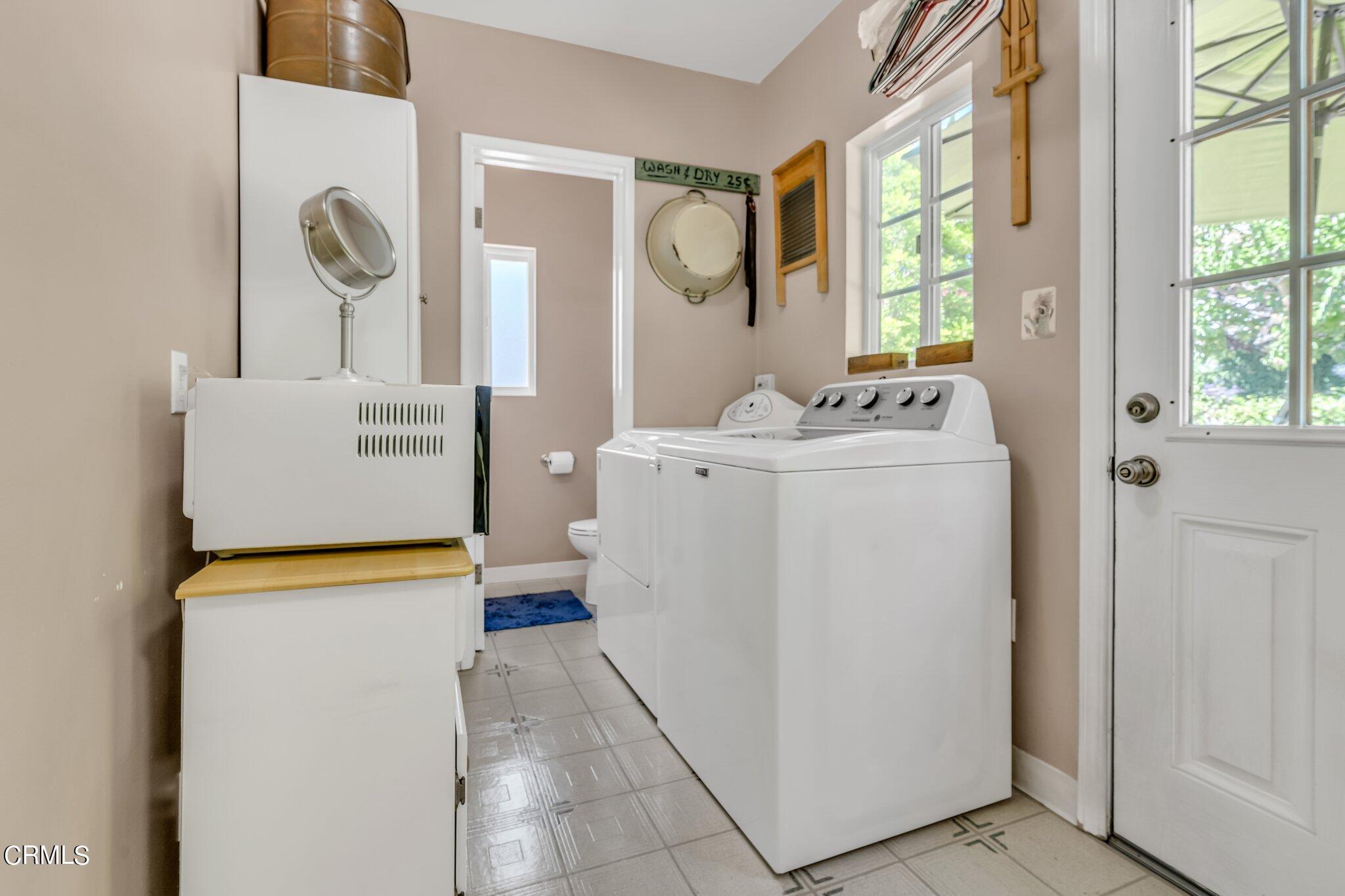 4632 Pennsylvania Avenue La Crescenta, CA 91214 - Photo 14 of 41 a utility room with dryer and washer