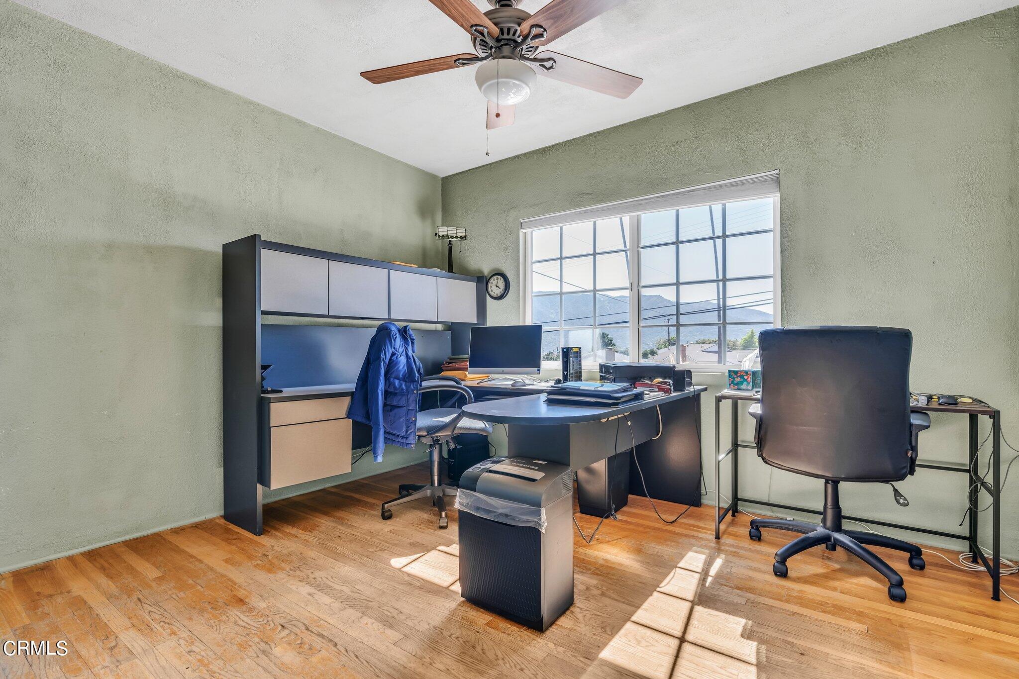 4632 Pennsylvania Avenue La Crescenta, CA 91214 - Photo 15 of 41 a workspace with furniture and window