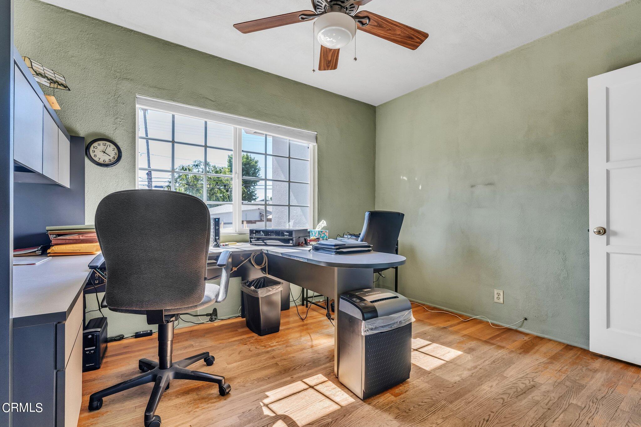 4632 Pennsylvania Avenue La Crescenta, CA 91214 - Photo 16 of 41 a workspace with furniture and a window
