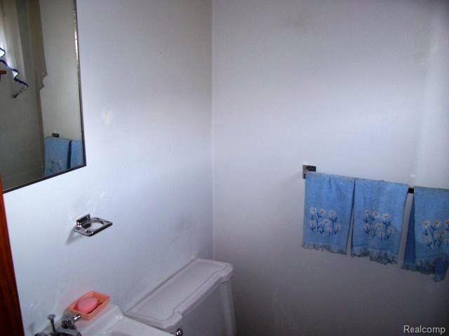 13736 Martin Road Warren, MI 48088 - Photo 10 of 10 martin 2nd bath
