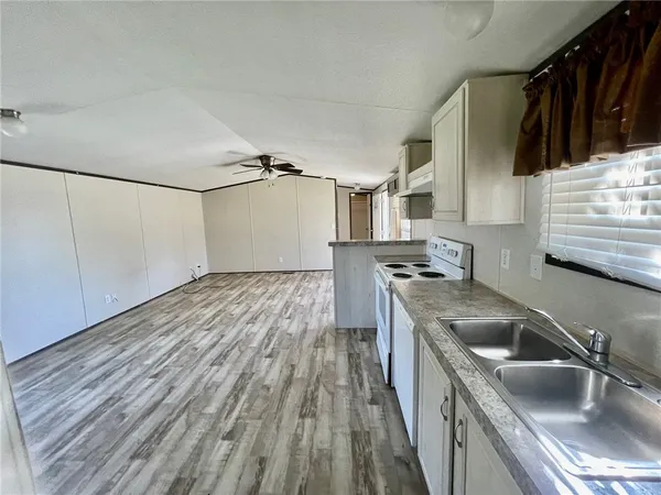 $1,350,000 | 1522-1524 16th Street, Rockport, TX 78382