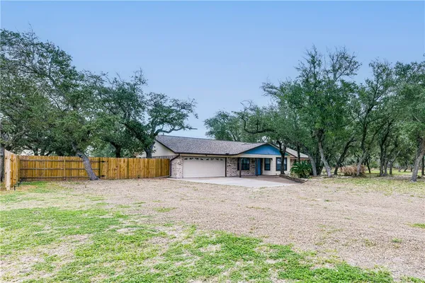 $1,350,000 | 1522-1524 16th Street, Rockport, TX 78382