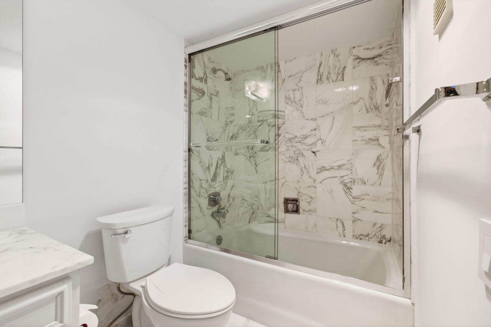 350 South Ocean Boulevard, Unit 3C Boca Raton, FL 33432 - Photo 43 of 109 2nd Bathroom