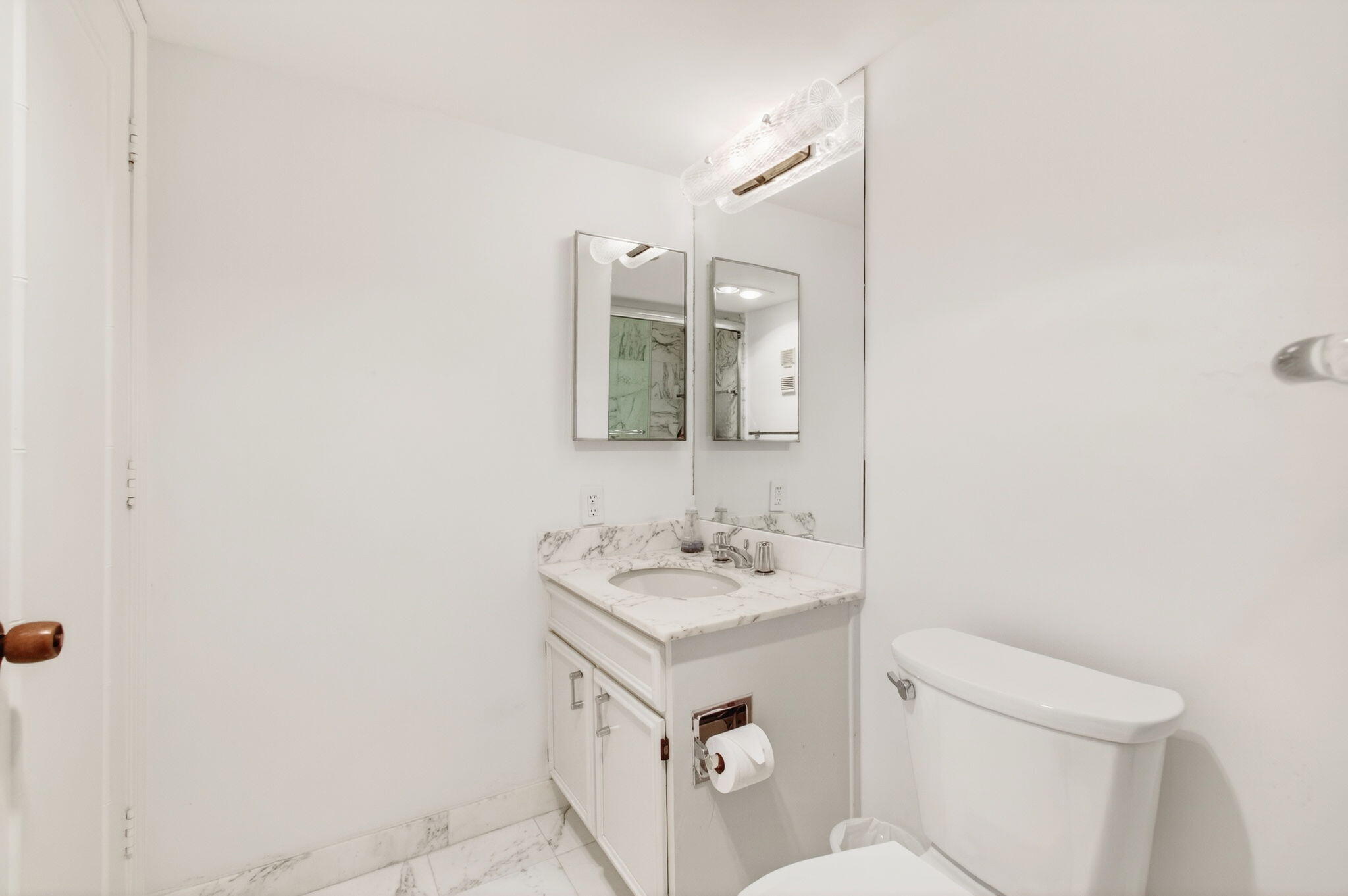 350 South Ocean Boulevard, Unit 3C Boca Raton, FL 33432 - Photo 44 of 109 2nd Bathroom