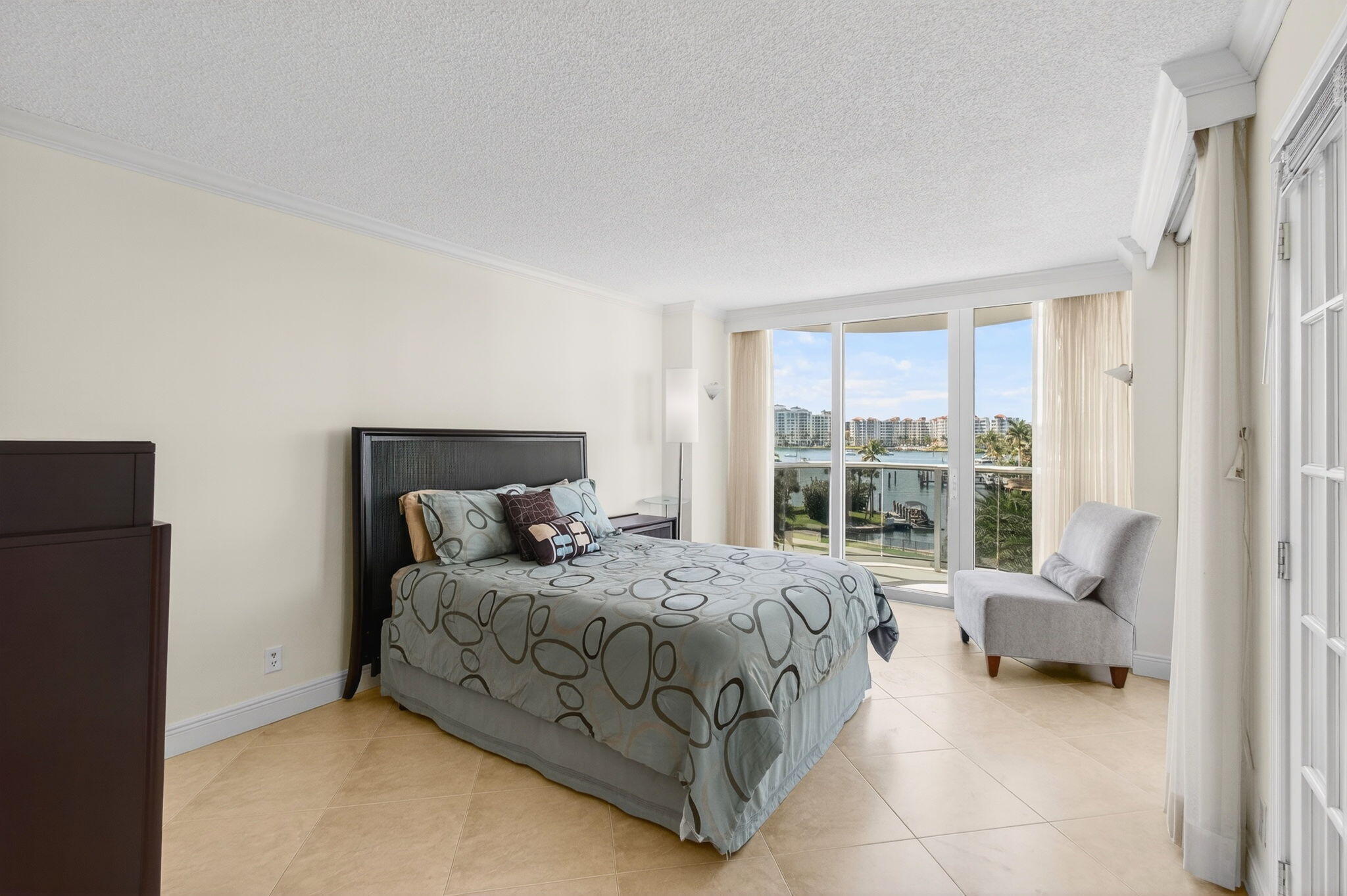 350 South Ocean Boulevard, Unit 3C Boca Raton, FL 33432 - Photo 50 of 109 3rd Bedroom is En-Suite