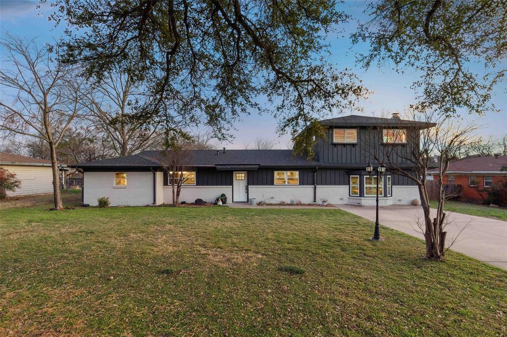 6201 South Ridge Road Fort Worth, TX 76135 - Photo 1 of 31