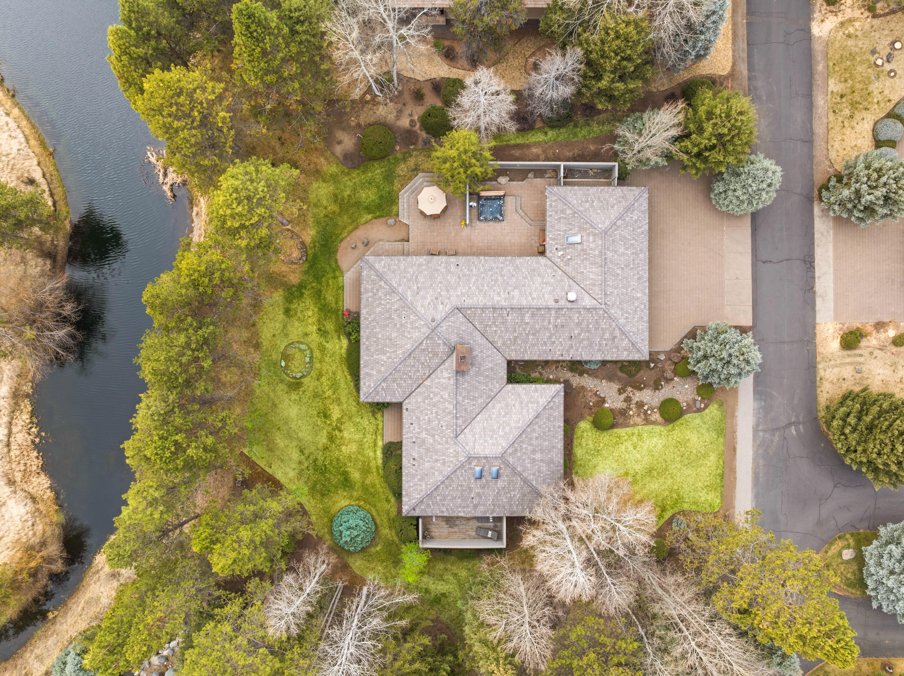 17995 North Course Lane, Unit 8 Sunriver, OR 97707 - Photo 5 of 44 Gated neighborhood