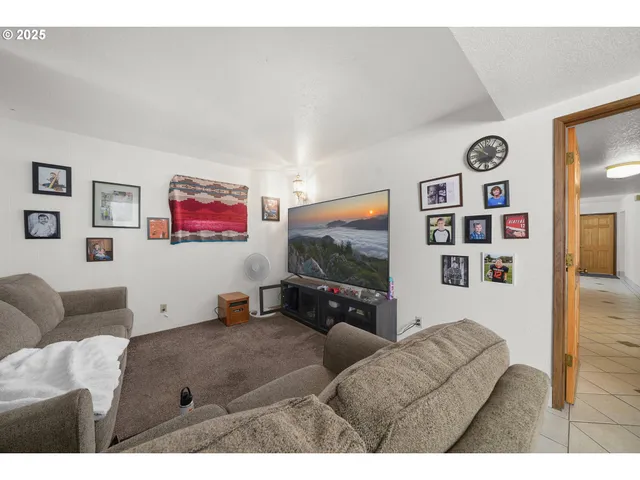 $589,900 | 333 South Old Pacific Highway, Myrtle Creek, OR 97457