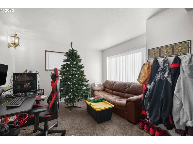 $589,900 | 333 South Old Pacific Highway, Myrtle Creek, OR 97457