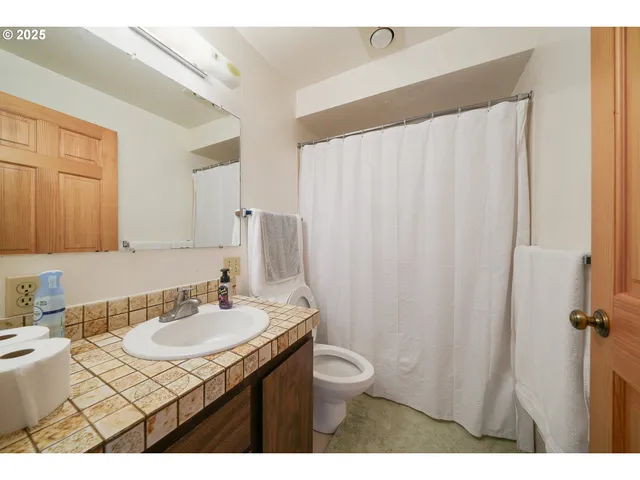 $589,900 | 333 South Old Pacific Highway, Myrtle Creek, OR 97457