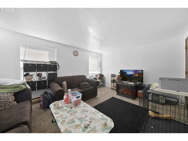 $589,900 | 333 South Old Pacific Highway, Myrtle Creek, OR 97457