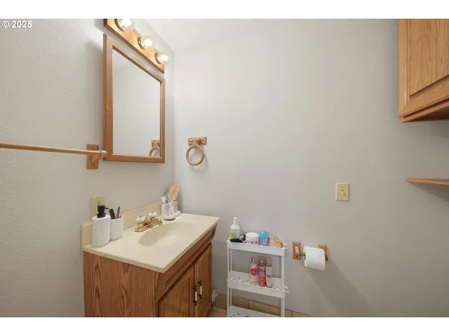 $589,900 | 333 South Old Pacific Highway, Myrtle Creek, OR 97457