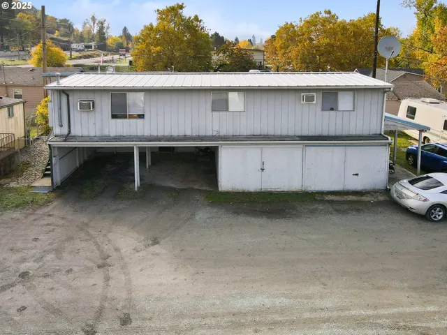 $589,900 | 333 South Old Pacific Highway, Myrtle Creek, OR 97457