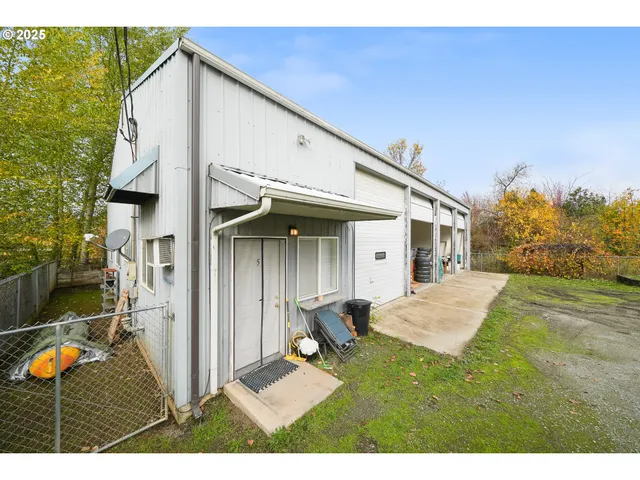 $589,900 | 333 South Old Pacific Highway, Myrtle Creek, OR 97457