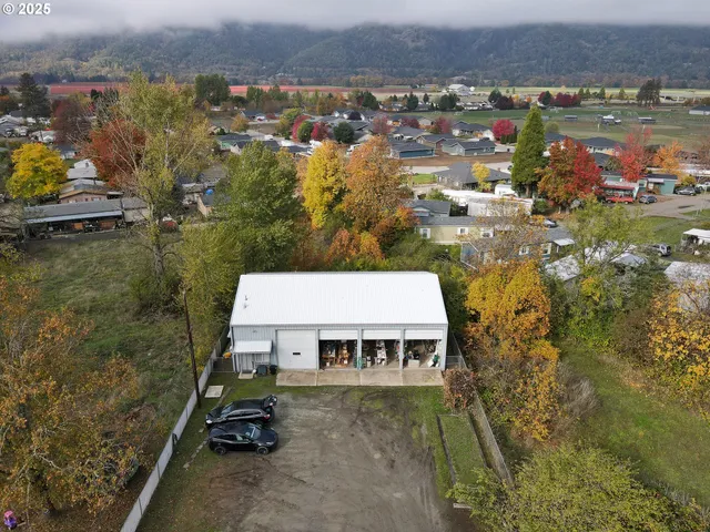 $589,900 | 333 South Old Pacific Highway, Myrtle Creek, OR 97457