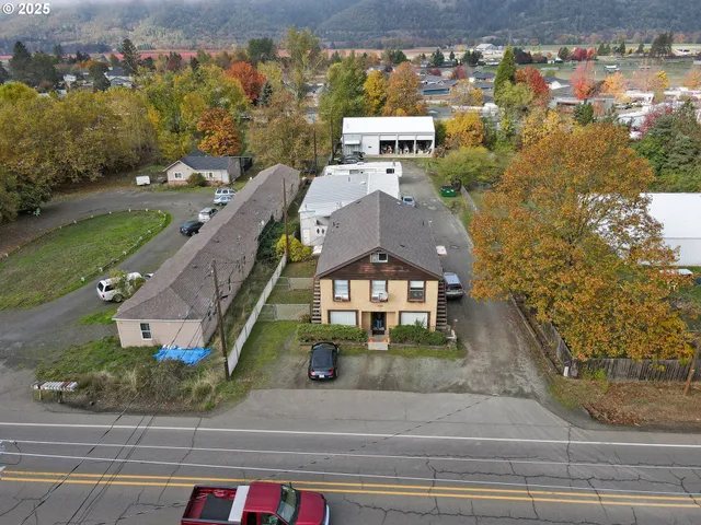 $589,900 | 333 South Old Pacific Highway, Myrtle Creek, OR 97457