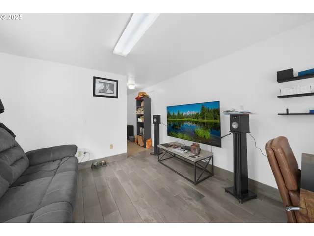 $589,900 | 333 South Old Pacific Highway, Myrtle Creek, OR 97457