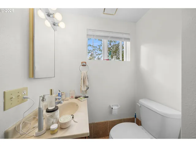 $589,900 | 333 South Old Pacific Highway, Myrtle Creek, OR 97457