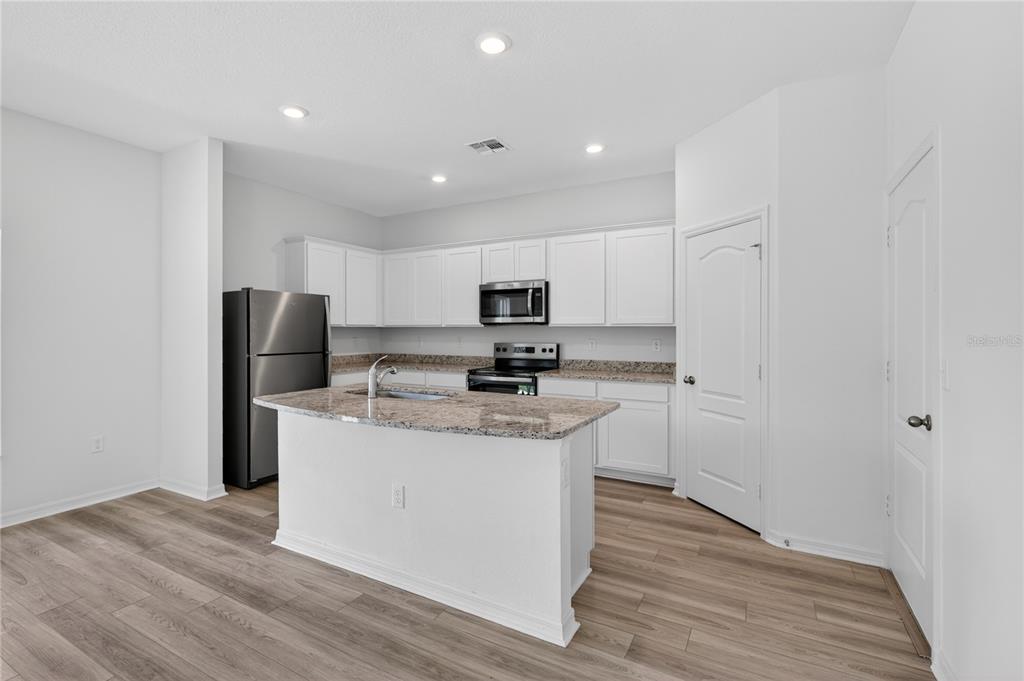 13485 Leaping Water Way Astatula, FL 34705 - Photo 10 of 40