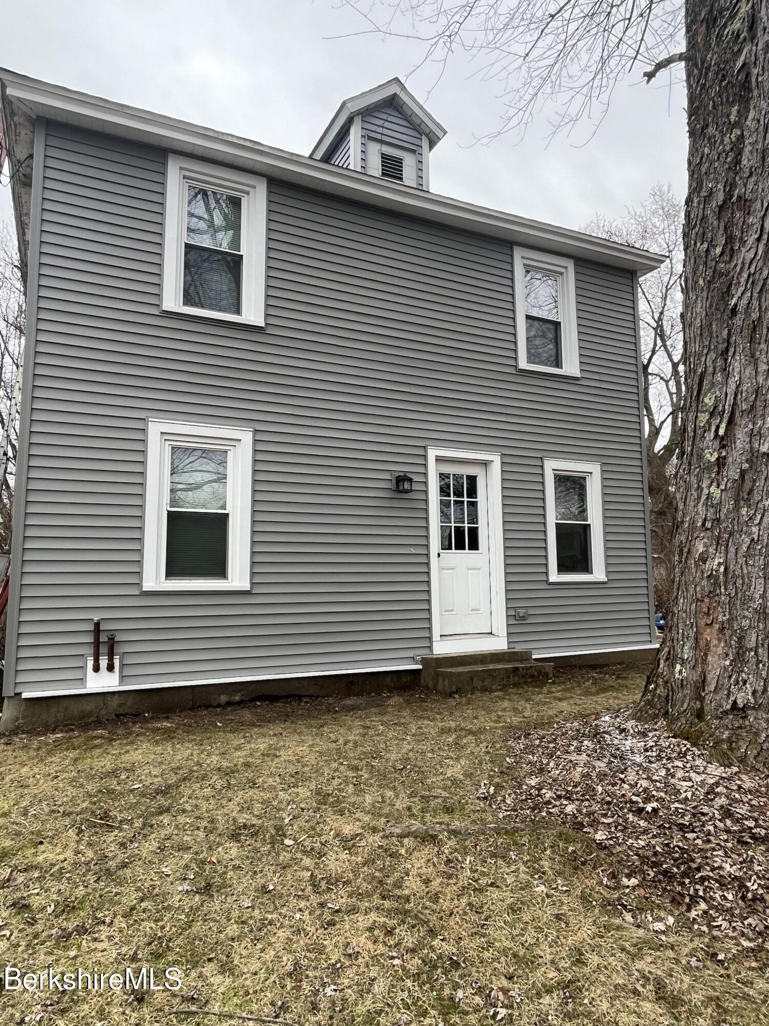 40 Stearns Avenue Pittsfield, MA 01201 - Photo 23 of 25 a view of front a house with a large window