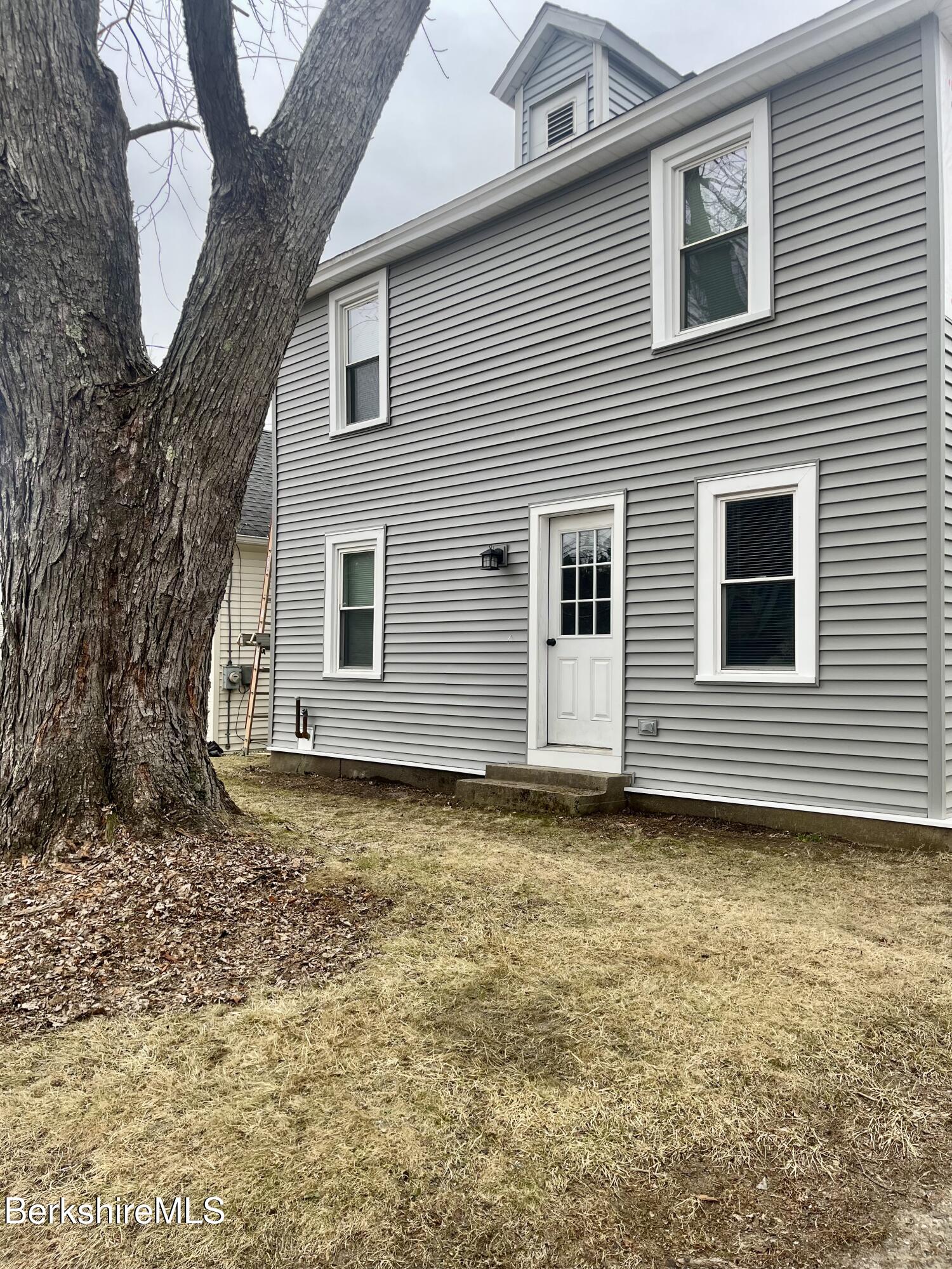 40 Stearns Avenue Pittsfield, MA 01201 - Photo 24 of 25 a backyard of a house