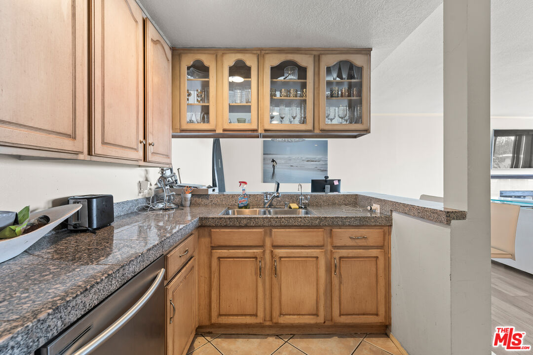 11535 Rochester Avenue, Unit 301 Los Angeles, CA 90025 - Photo 16 of 32
