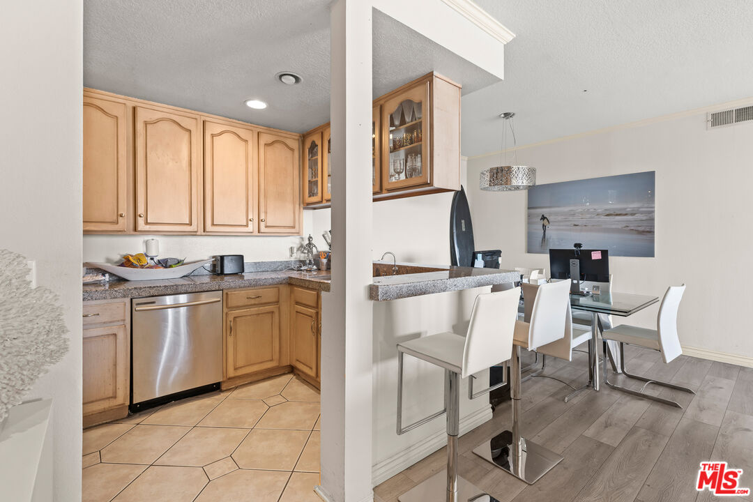 11535 Rochester Avenue, Unit 301 Los Angeles, CA 90025 - Photo 17 of 32