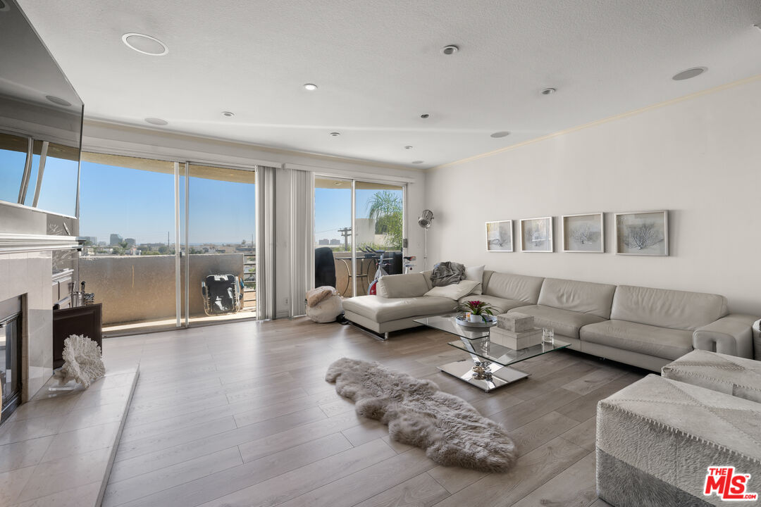 11535 Rochester Avenue, Unit 301 Los Angeles, CA 90025 - Photo 2 of 32