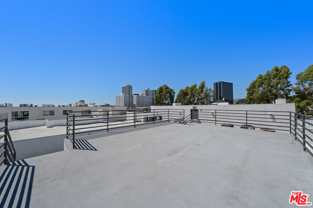 11535 Rochester Avenue, Unit 301 Los Angeles, CA 90025 - Photo 30 of 32
