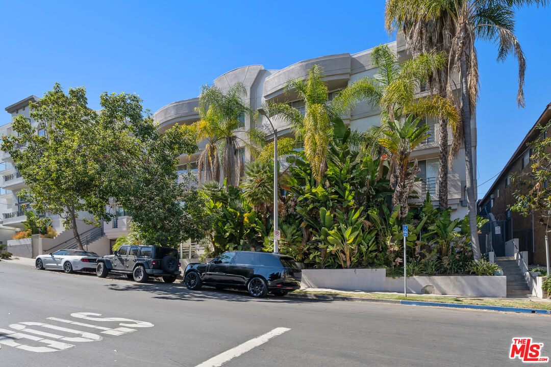 11535 Rochester Avenue, Unit 301 Los Angeles, CA 90025 - Photo 5 of 32