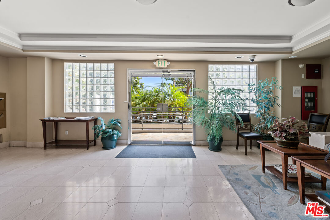 11535 Rochester Avenue, Unit 301 Los Angeles, CA 90025 - Photo 8 of 32