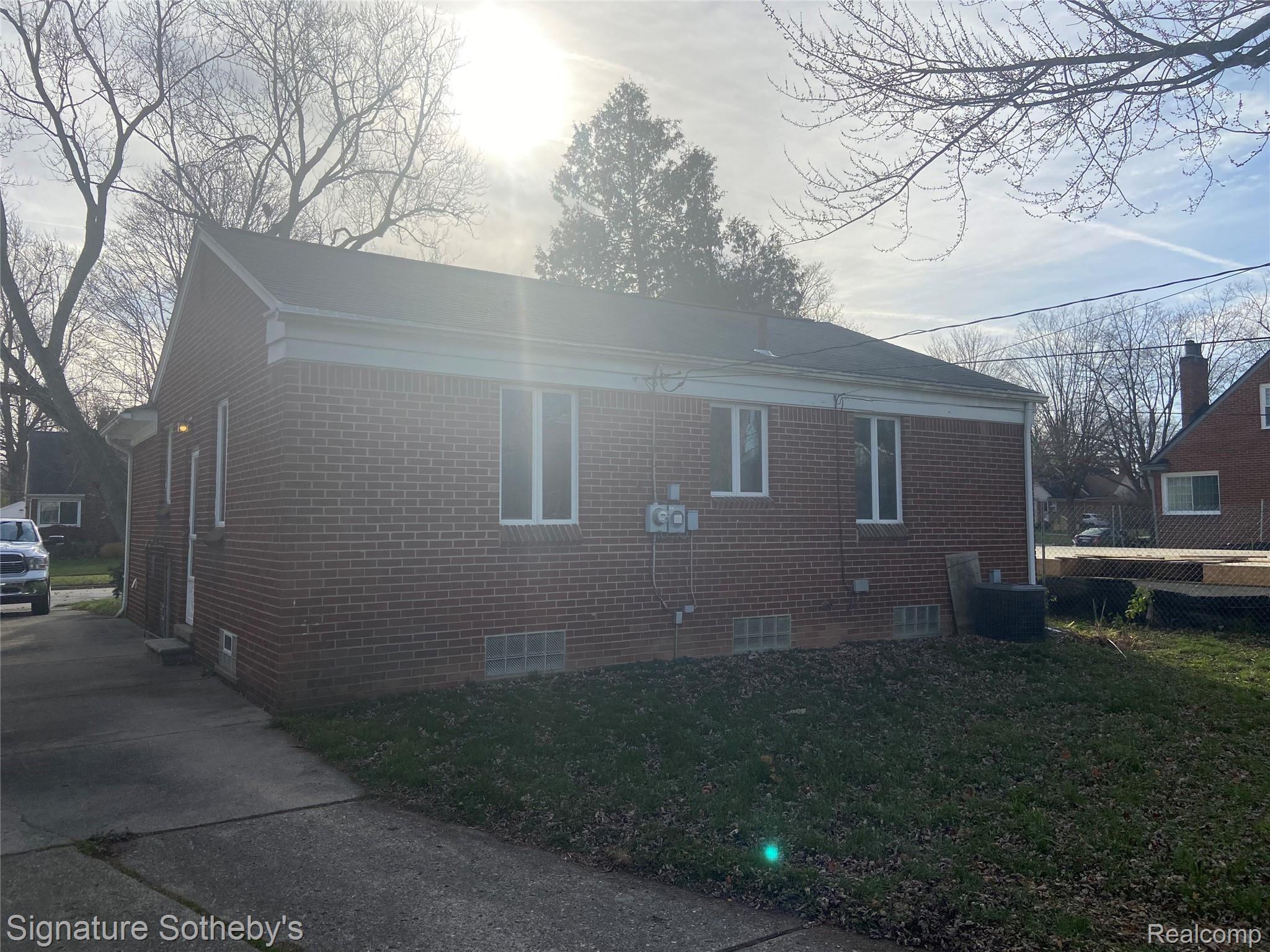 2151 Manchester Road Birmingham, MI 48009 - Photo 22 of 24 IMG_3976.jpg