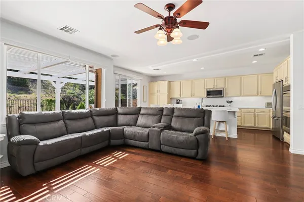 $1,079,900 | 14450 Laurel Lane, Moorpark, CA 93021