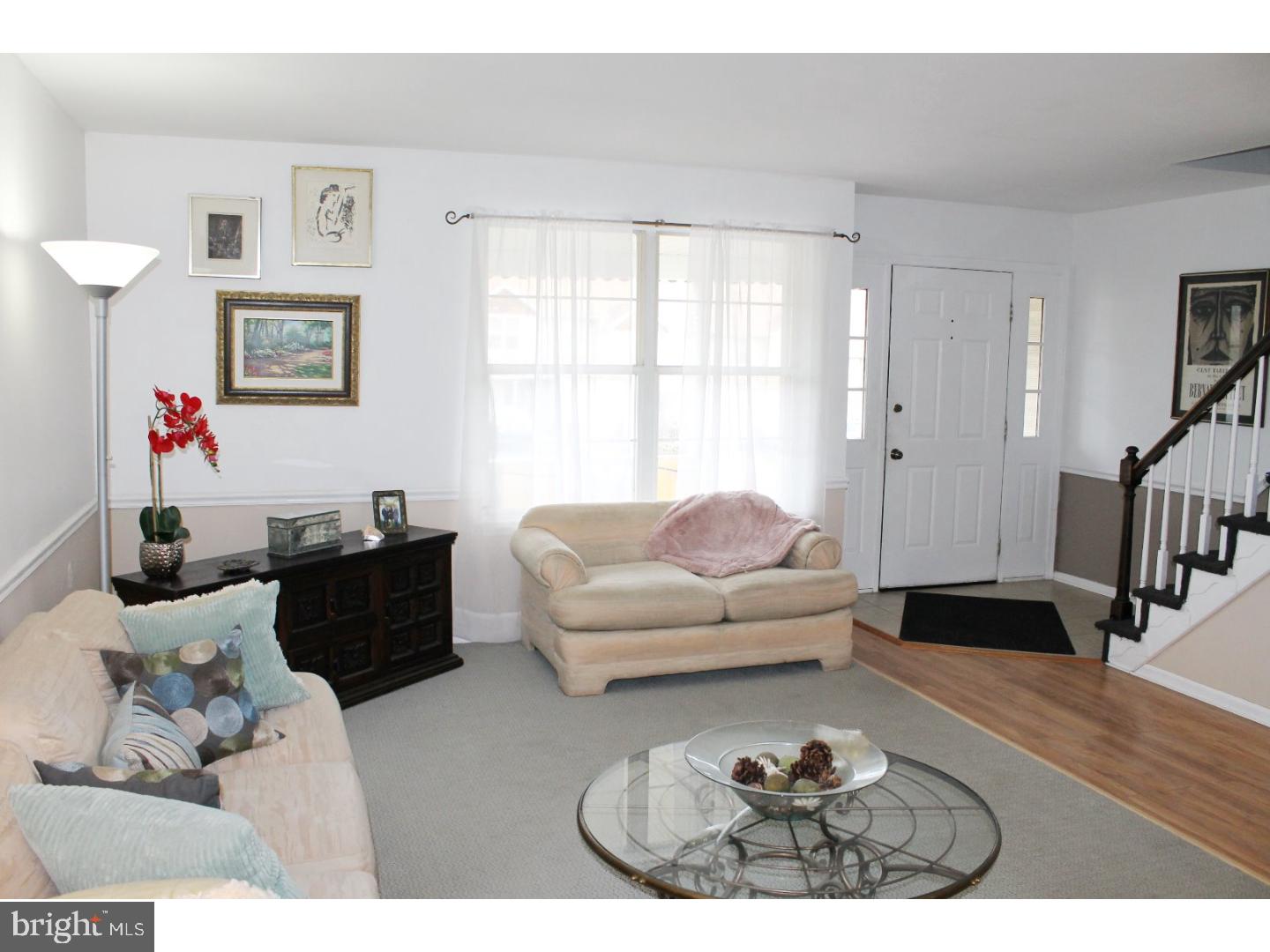 125 South Timber Road Holland, PA 18966 - Photo 4 of 25 Living Room