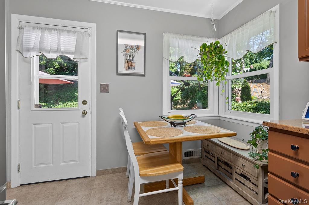 11 Oakridge Road White Plains, NY 10607 - Photo 18 of 34 eat-in kitchen with door to patio