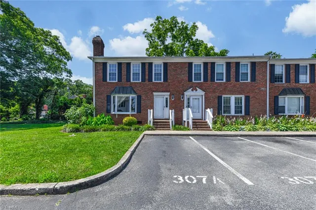 $1,500 | 307 College Road, Greensboro, NC 27410