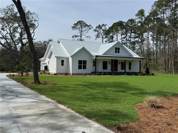 $599,900 | 194 Piney Bluff Road, Waverly, GA 31565