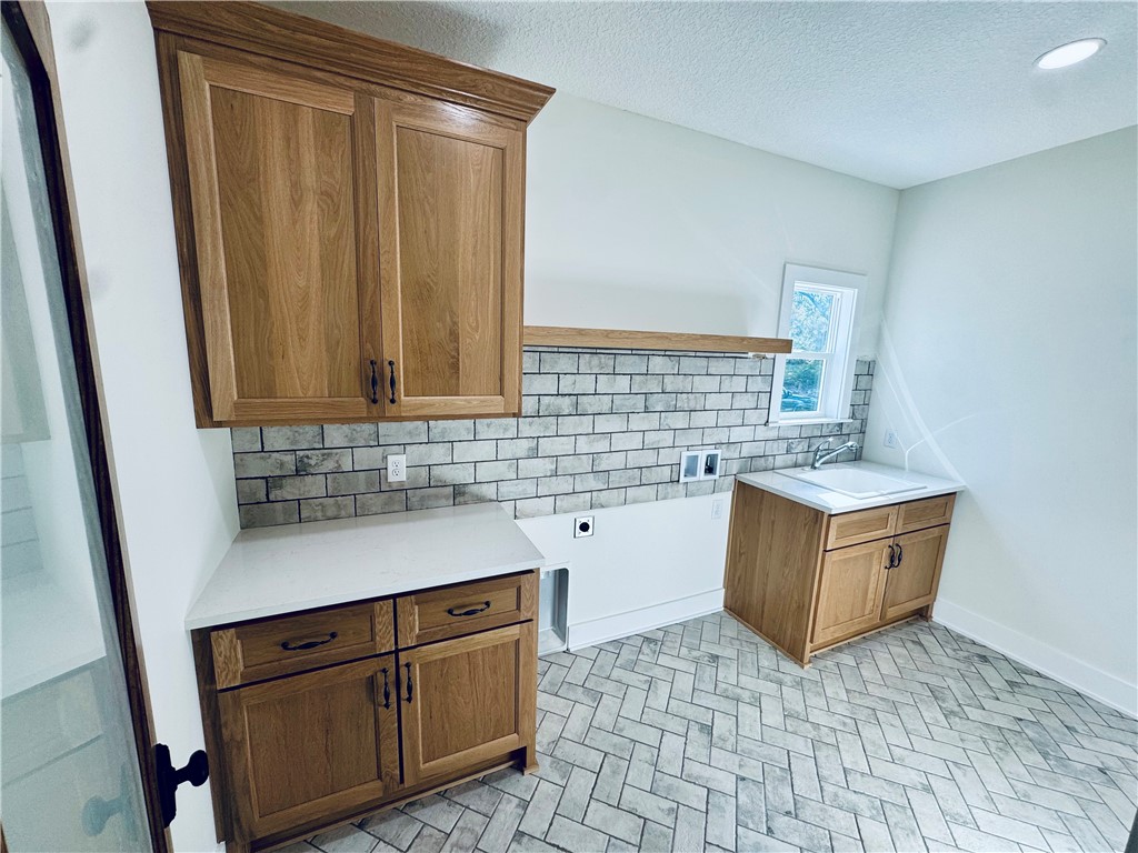 194 Piney Bluff Road Waverly, GA 31565 - Photo 20 of 36 Laundry Room
