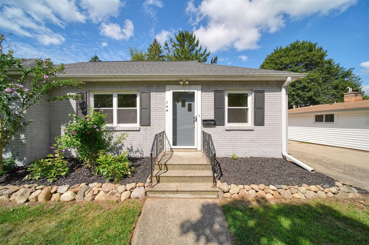 744 Briarcliff Road Jackson, MI 49203 - Photo 5 of 33 Gallery Image 5