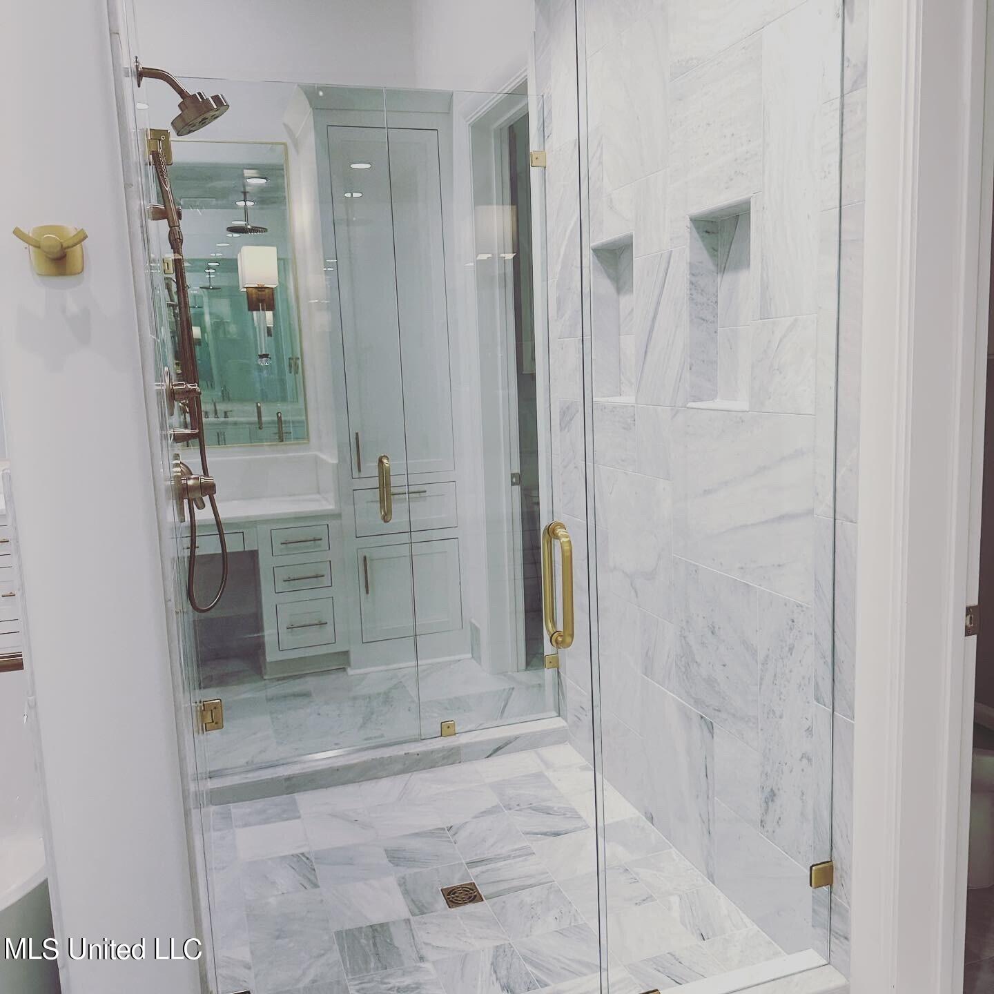 103 Bridgewater Bend Ridgeland, MS 39157 - Photo 12 of 14 Master Shower