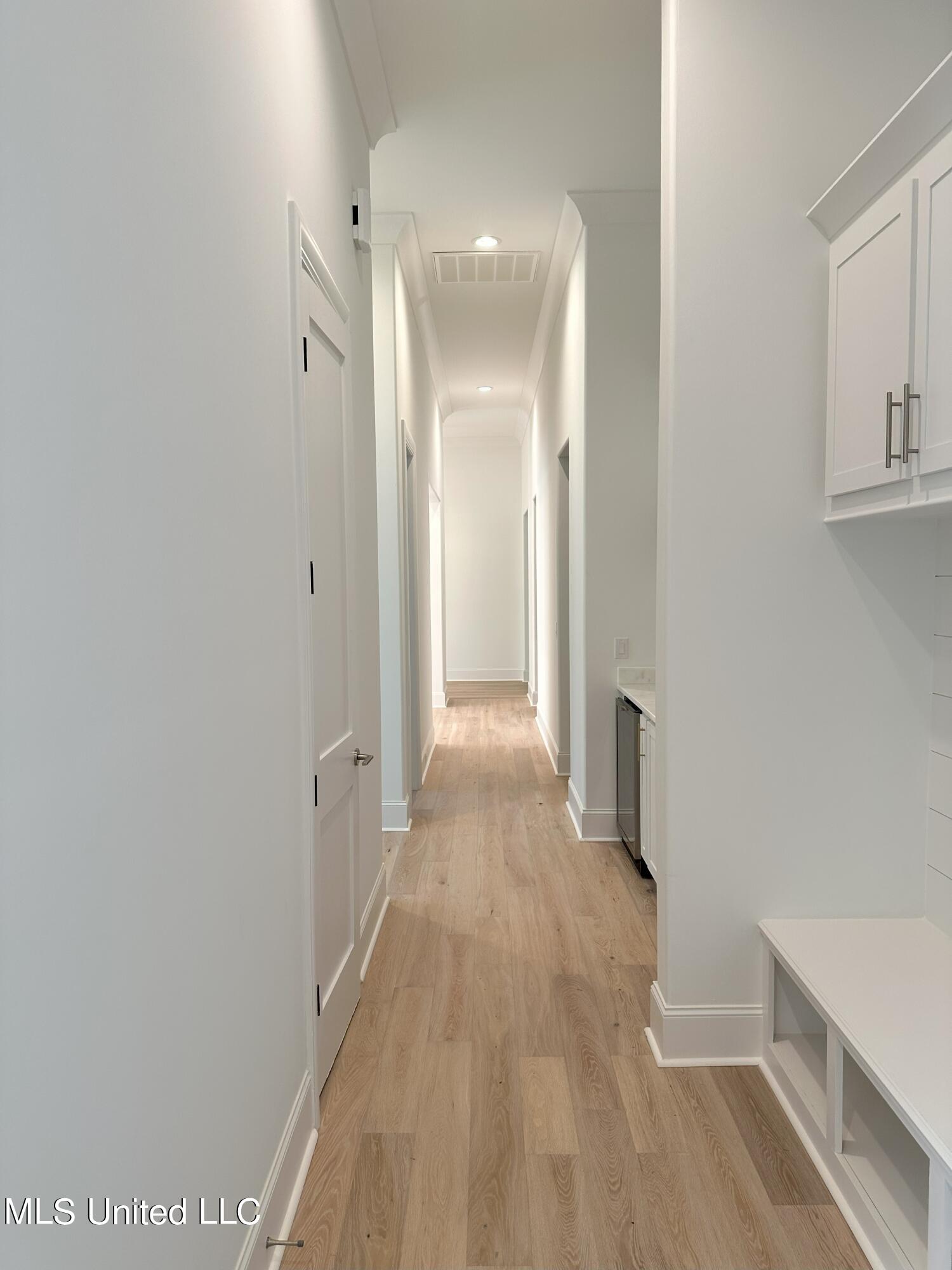 103 Bridgewater Bend Ridgeland, MS 39157 - Photo 4 of 14 Hallway
