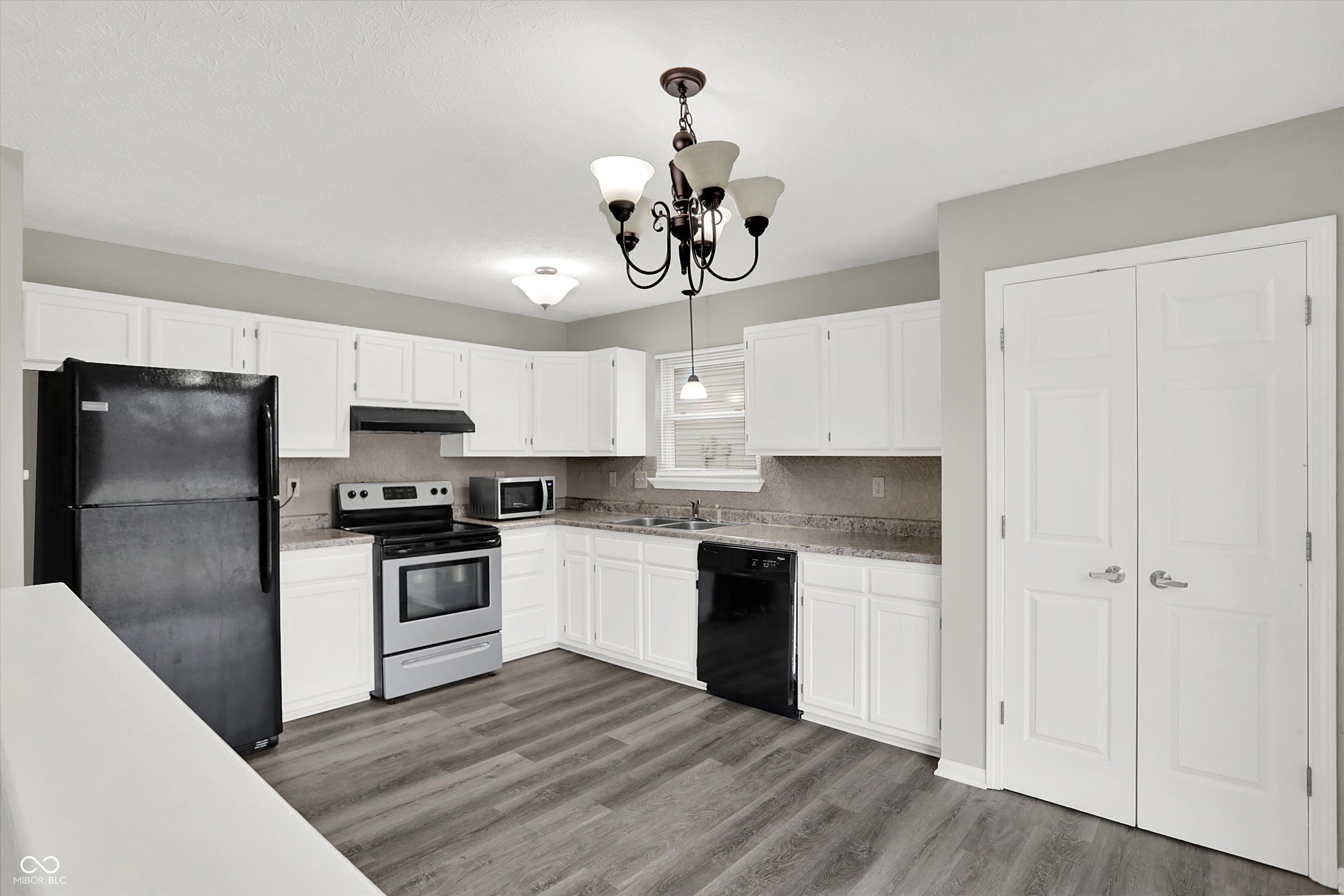 3140 Shellbark Drive Indianapolis, IN 46235 - Photo 5 of 16