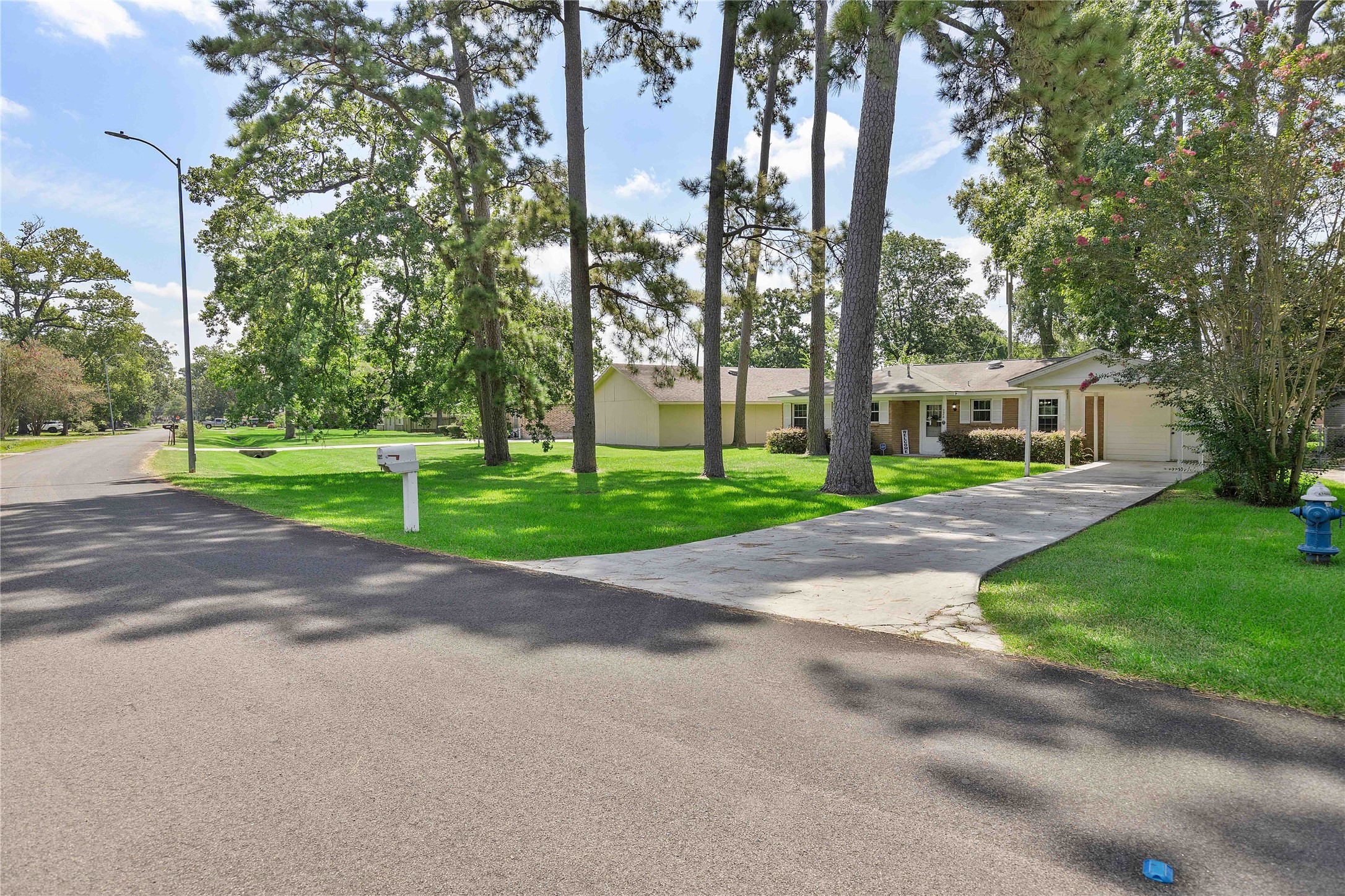 326 Broad Ripple Drive Houston, TX 77336 - Photo 5 of 39 Gallery Image 5