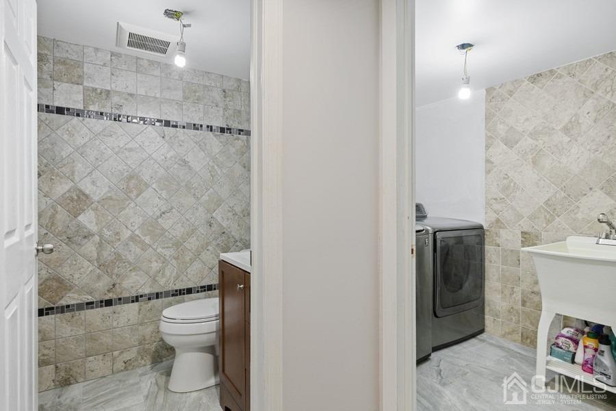 89 Normandy Drive Piscataway, NJ 08854 - Photo 17 of 20 a bathroom with a toilet and a shower