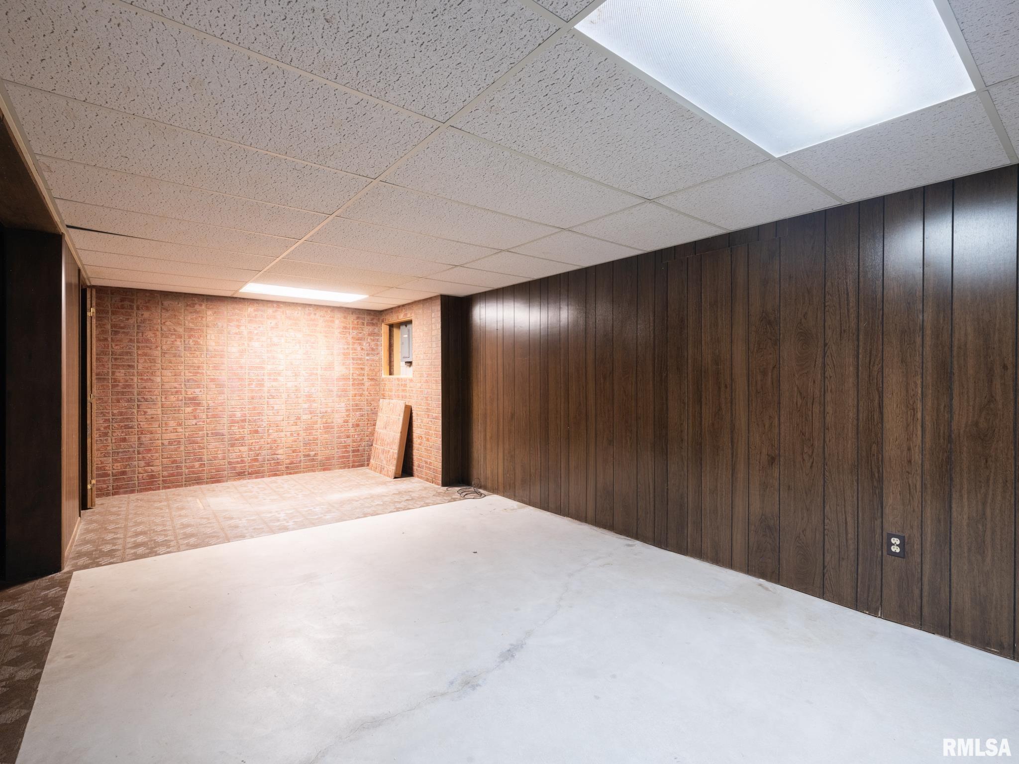 6737 North Post Oak Road Peoria, IL 61615 - Photo 32 of 38 Gallery Image 32