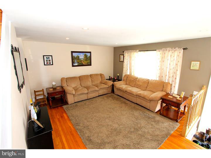 12488 Sweet Briar Road Philadelphia, PA 19154 - Photo 3 of 25