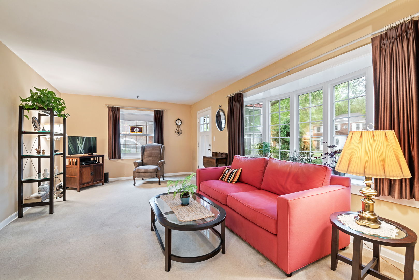 1656 Pine Road Homewood, IL 60430 - Photo 6 of 23 a living room with furniture and a large window
