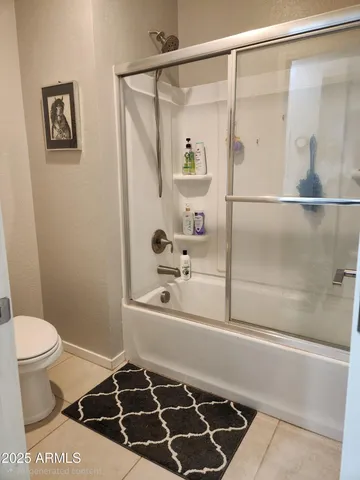 a view of a back yard