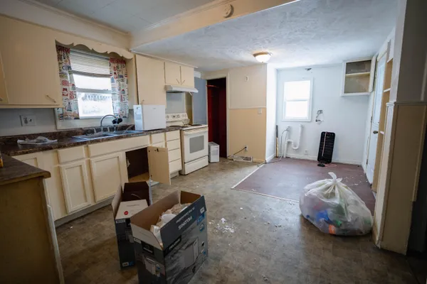 $69,900 | 5017 Christiansen Road, Lansing, MI 48910