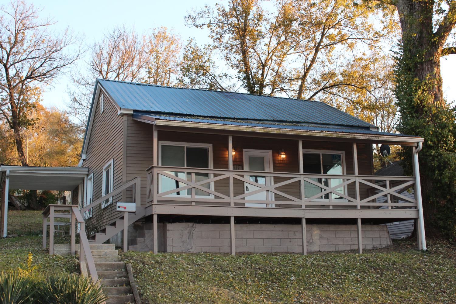 137 West Conwell Street Aurora, IN 47001 - Photo 2 of 22